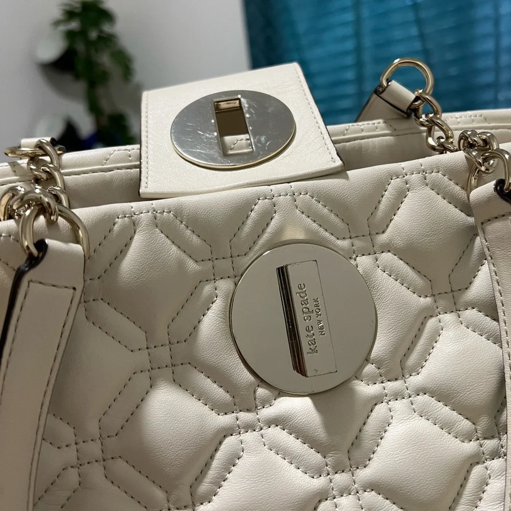 KATE SPADE White & Gold Chain Shoulder Bag
